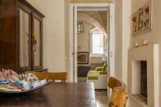 Explore the Historic City on foot from an old town house - 3
