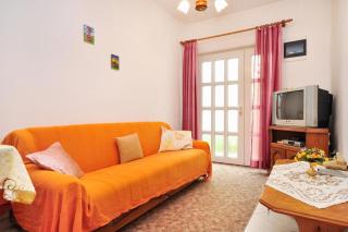 Apartments by the sea Seget Donji, Trogir - 10023 - 3