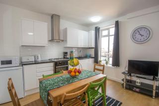 Putney Two Bedroom Apartments - 9