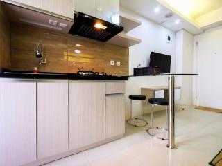 2 BR Bassura City Apartment with Mall Access By Travelio - Jakarta - 5