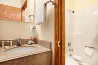 Super 8 by Wyndham West Fargo Main Ave ND - West Fargo - 2