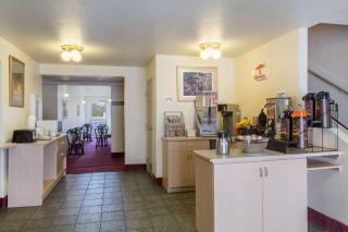 Super 8 by Wyndham Hamilton - Hamilton - 2