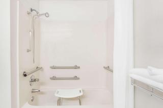 Super 8 by Wyndham Conway - 9