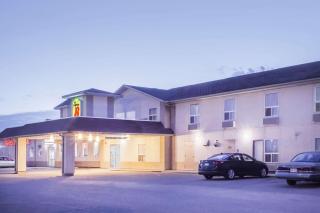 Super 8 by Wyndham Meadow Lake - Meadow Lake - 9