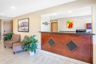 Super 8 by Wyndham Seville - Seville - 7