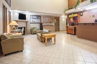 Super 8 by Wyndham Meadow Lake - Meadow Lake - 7