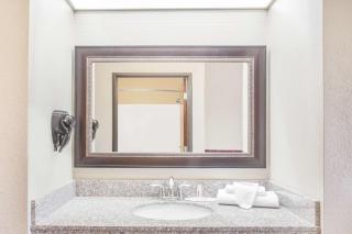 Super 8 by Wyndham Central City - 4