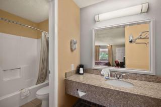 Super 8 by Wyndham Corsicana - 2