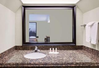 Super 8 by Wyndham Corpus Christi Northwest - 1