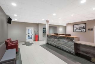 Super 8 by Wyndham Mont Laurier - 8