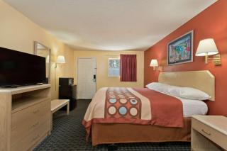 Super 8 by Wyndham Chipley - Chipley - 1