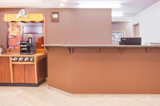 Super 8 by Wyndham Meadow Lake - Meadow Lake - 8