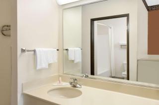 Super 8 by Wyndham Athens - 4