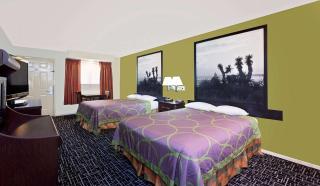 Super 8 by Wyndham Corpus Christi Northwest - 2