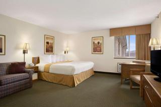 Days Inn by Wyndham Rapid City - 2