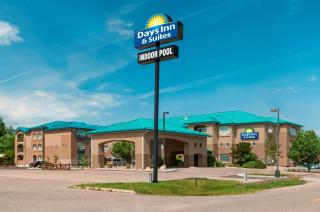 Days Inn & Suites by Wyndham Brandon - 0