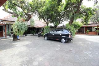 RedDoorz Plus near Alun Alun Selatan 2 - 7