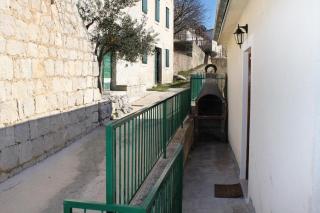 Apartments with a parking space Mimice, Omis - 5251 - 5