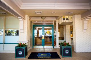 Best Western Plus Yacht Harbor Inn - Dunedin - 9