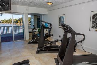 Best Western Plus Yacht Harbor Inn - 2