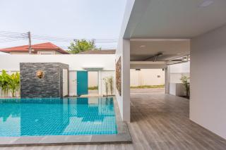 Skypool Villa by G Estate Phuket - Nai Harn Beach - 1