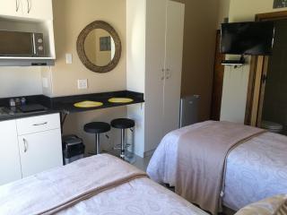 Marine48 Self-catering Port Elizabeth - 5