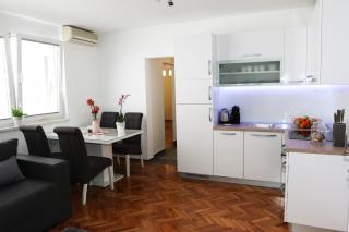 Apartment Dina, Self check in 0-24 - Karlovac - 2