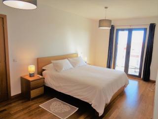 Paradisus Stylish Family Living in a 3-Bedroom Condo with Pool - 9