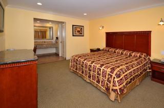 Travelodge by Wyndham Brea - 7
