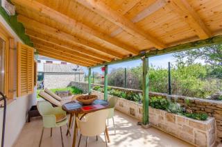 House Ara - Grohote - 8