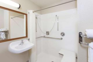 Days Inn by Wyndham Carlsbad - Carlsbad - 3