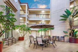 Days Inn by Wyndham Carlsbad - Carlsbad - 9