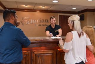 New Victorian Inn & Suites Omaha - Omaha - 9
