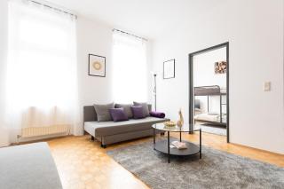 Duplex Apartment - 3 Bedrooms - Bright Living Room - 0