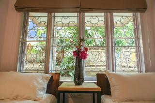 Locul Uptown - Near Bangalore Palace Grounds - 1