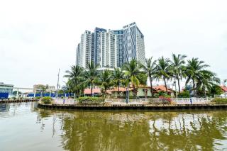 The Shore Walking To Jonker Streets 5 - Melaka - 1