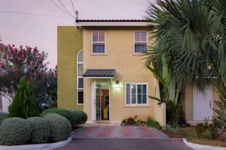 Country Club Comfort - Portmore - 0