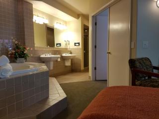 Redwood Hyperion Suites - 2