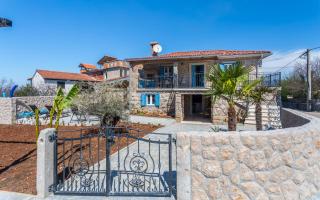 Old Stone House Apartment With A Heated Pool - 1