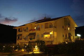 Hotel Zlatni Lav - Martinšćica - 0