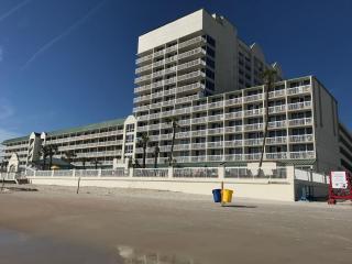 Direct oceanfront, fantastic ocean view, separate bedroom ! - Pools open ! - 8