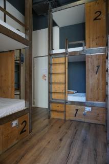 Black Swan Hostel Sevilla - Seville - 2