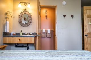 Bay Avenue Inn - 1
