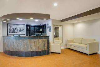 Super 8 by Wyndham Lexington Hamburg Area - Lexington - 8