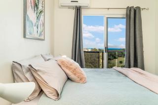 Huge CBD Top Floor Apartment with Breath Taking Views! - 1