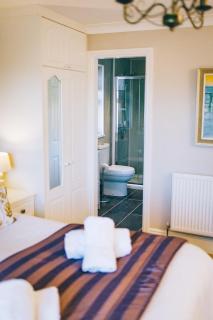 Ferlas Bed and Breakfast - Penrhyndeudreath - 2