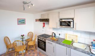 Beau Vallon Holiday Apartments - 6
