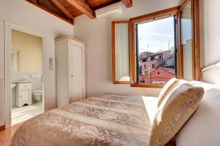 Nikki House - Venice - 8
