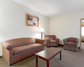 Quality Inn & Suites Silicon Valley - 4