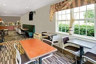Microtel Inn & Suites by Wyndham Cherokee - Cherokee - 4